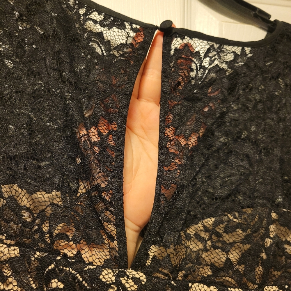 Lace short sleeve dress torrid size 0 black with gold underlay - Picture 4 of 7